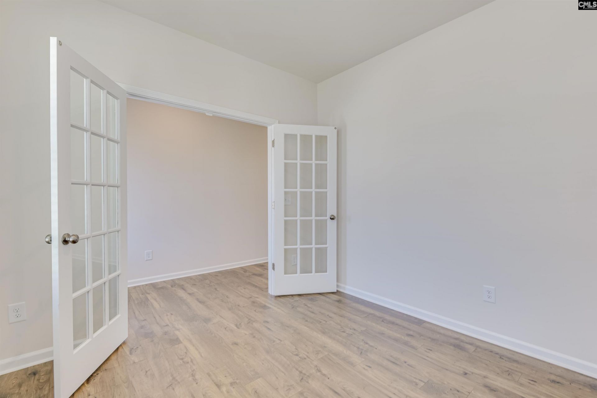 667 Griffon Drive  Photo 4