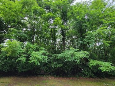 Lot 44 - Pinemont, Hamburg Twp, MI 48116
