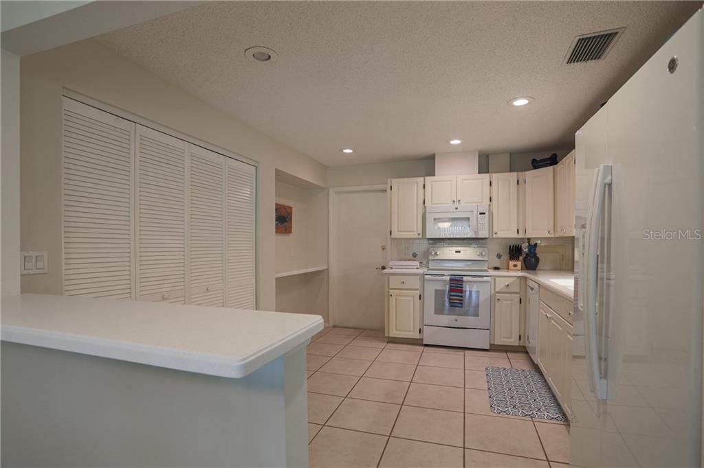 6986 W Country Club Drive N, Unit 6986, Sarasota, FL 34243 Photo