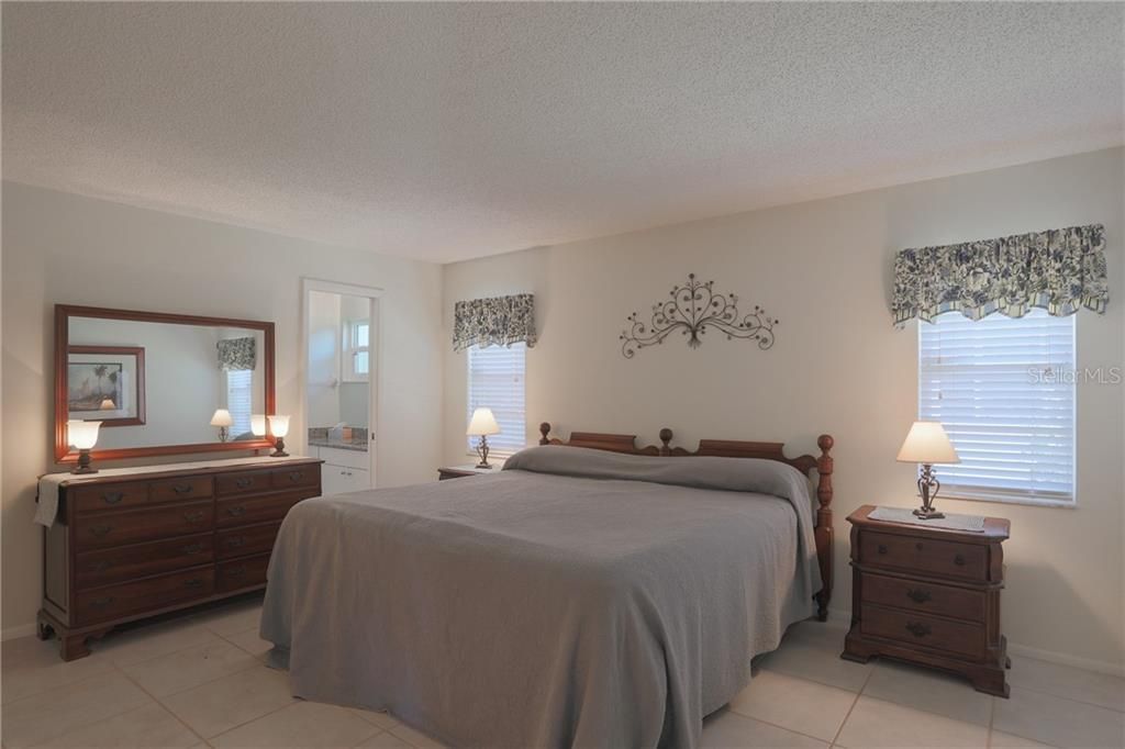 6986 W Country Club Drive N, Unit 6986, Sarasota, FL 34243 Photo