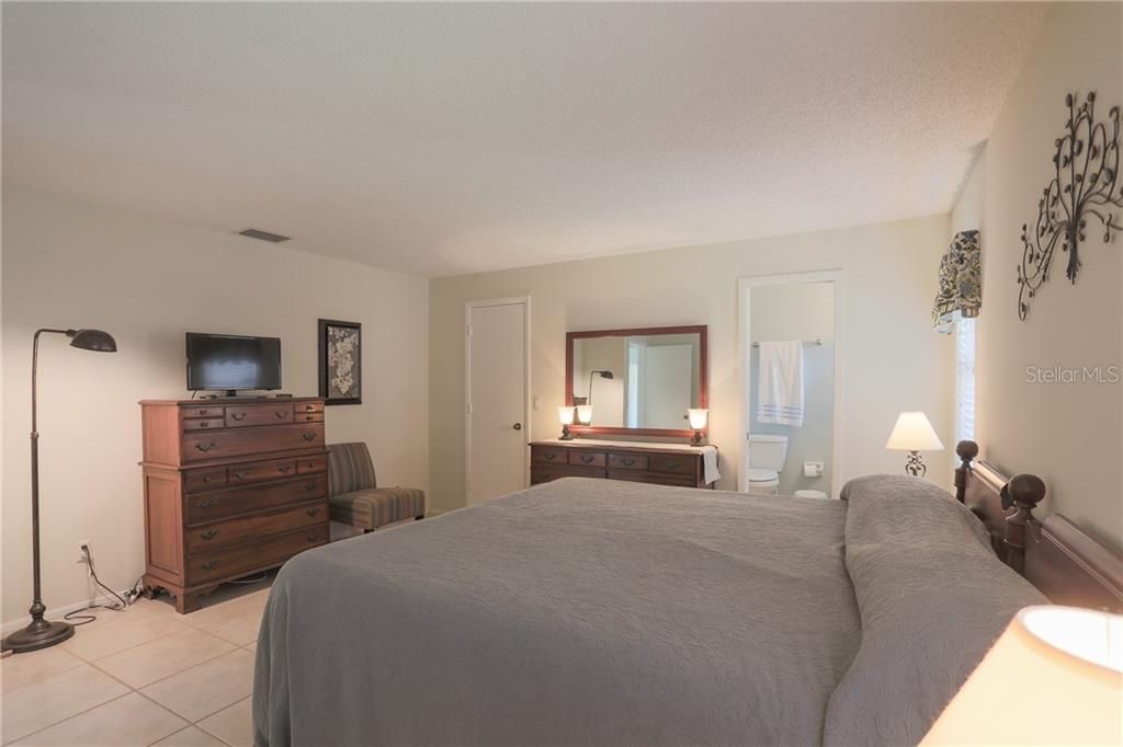 6986 W Country Club Drive N, Unit 6986, Sarasota, FL 34243 Photo