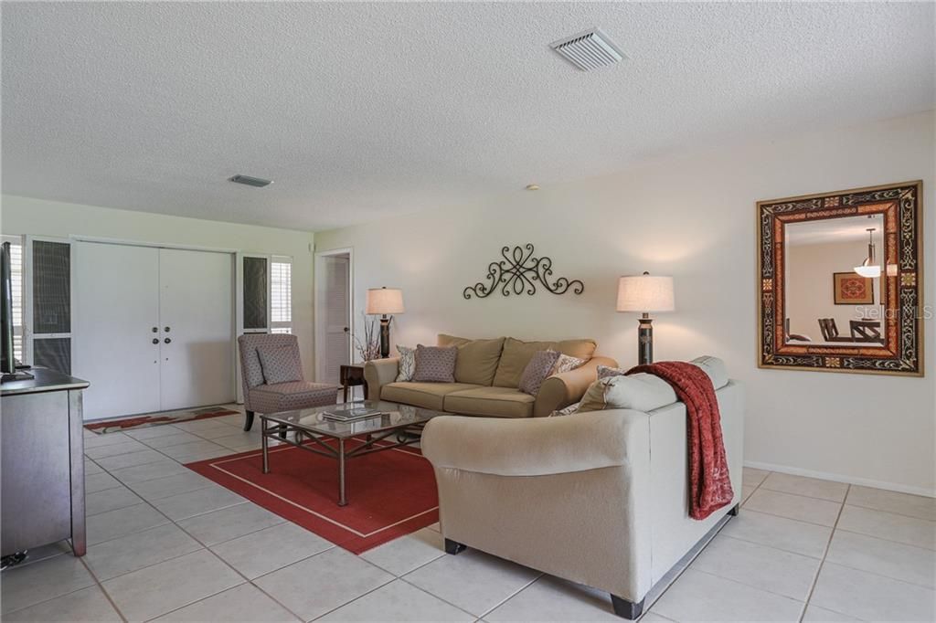 6986 W Country Club Drive N, Unit 6986, Sarasota, FL 34243 Photo