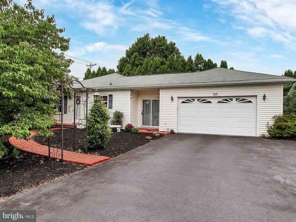10 LOUCKS STREET, MANCHESTER, PA 17345