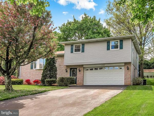 2738 SIERRA DRIVE, YORK, PA 17402
