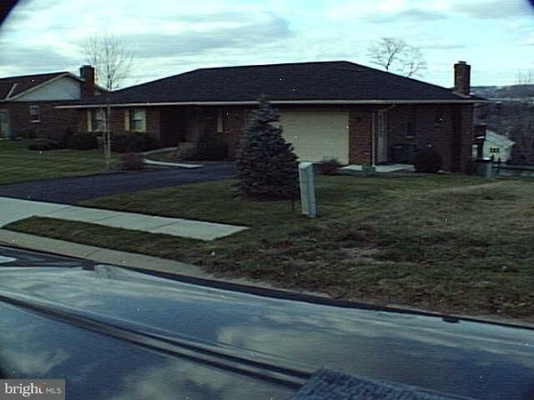 3575 PEBBLE RIDGE DRIVE, YORK, PA 17402