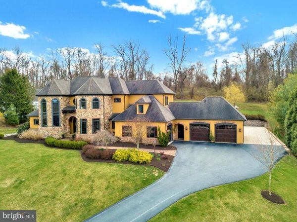 2879 DEER CHASE LANE, YORK, PA 17403