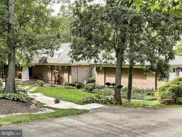 2888 DEER CHASE LANE, YORK TWP, PA 17403