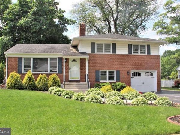 1890 NORTH DRIVE, YORK, PA 17408