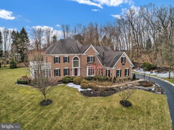 2825 DEER CHASE LANE, YORK, PA 17403