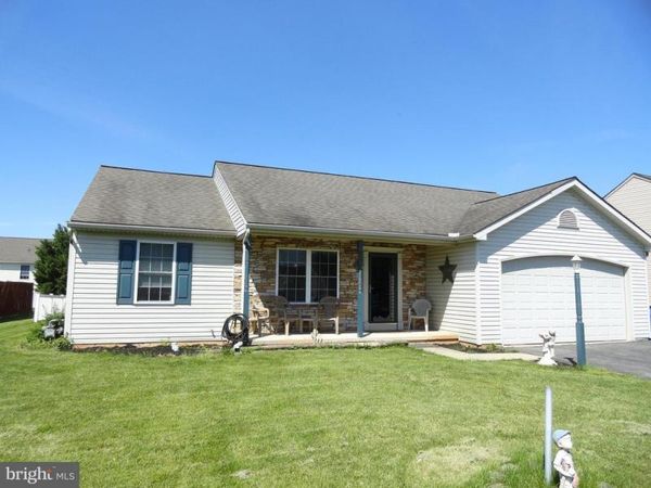 115 AUSTIN DRIVE, MOUNT WOLF, PA 17347