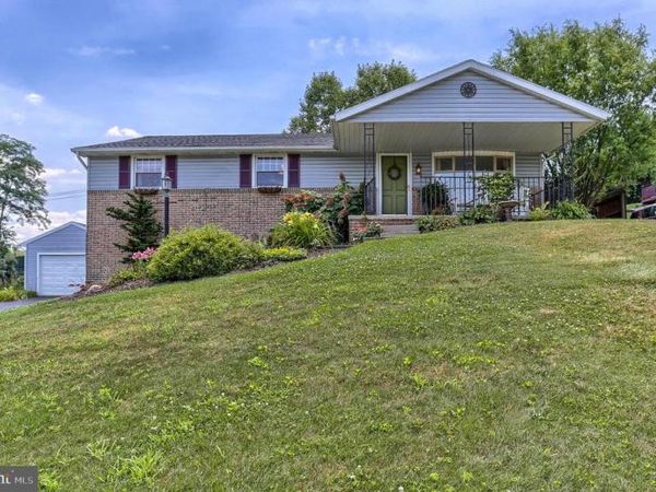 385 FREDERICK DRIVE, DALLASTOWN, PA 17313