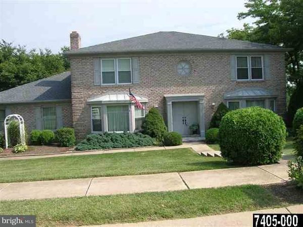 3741 LONG POINT DRIVE, YORK, PA 17402