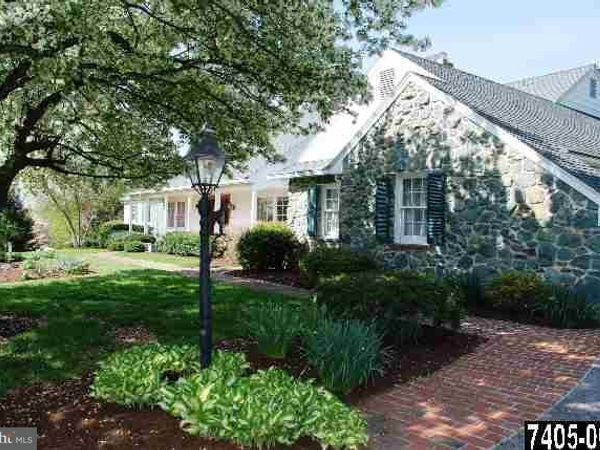2004 CRESCENT ROAD, YORK TWP, PA 17403