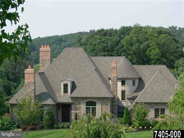 2872 DEER CHASE LANE, YORK TWP, PA 17403