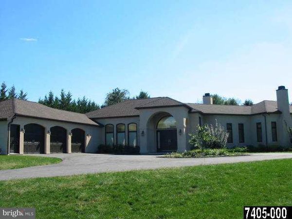 900 OAKDALE DRIVE, YORK, PA 17403