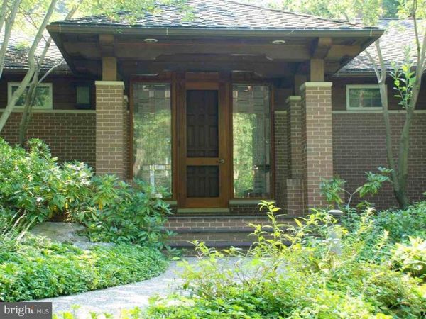 8 WOODLAND COURT, YORK, PA 17403