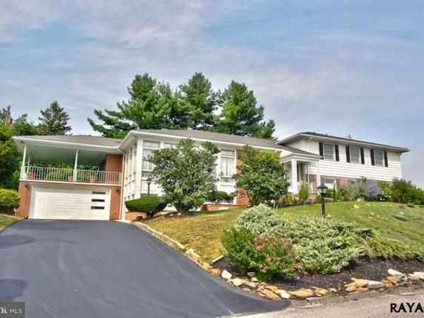 1679 SLEEPYHOLLOW ROAD, YORK, PA 17403
