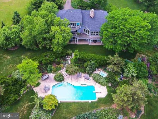 264 PINE VIEW LANE, YORK TWP, PA 17403