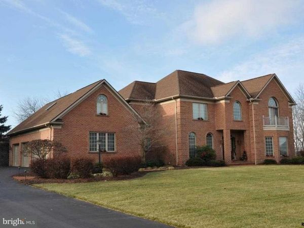 1323 ROSEPOINTE DRIVE, YORK, PA 17404