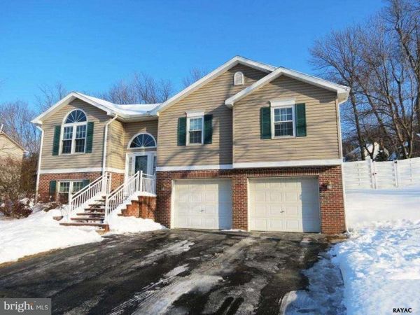 300 MOHAWK DRIVE, RED LION, PA 17356