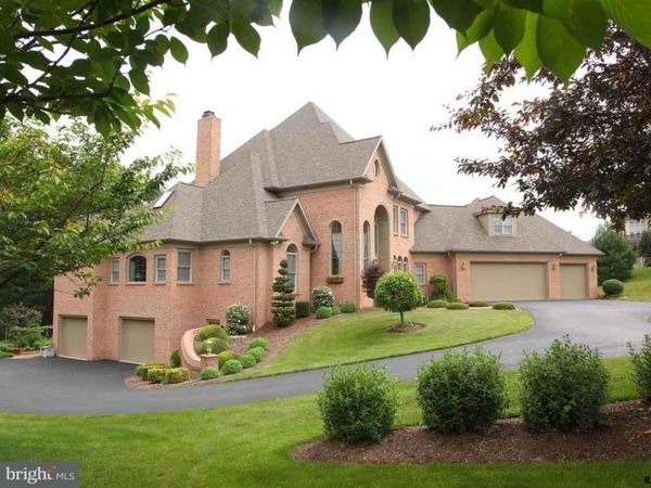 2810 DEER LEAP LANE, YORK TWP, PA 17403