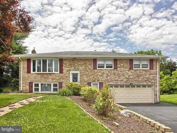 2570 SUNSET LANE, YORK, PA 17408