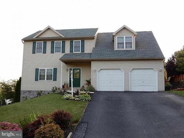 25 DOMENICK DRIVE, YORK, PA 17402