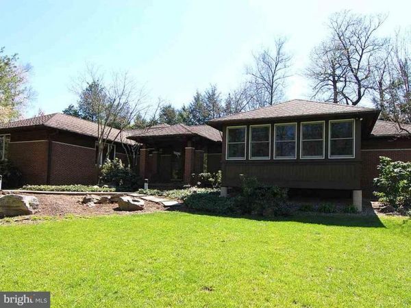 8 WOODLAND COURT, YORK, PA 17403