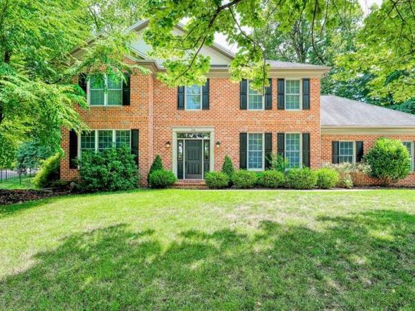 196 SCARBORO DRIVE, YORK, PA 17403