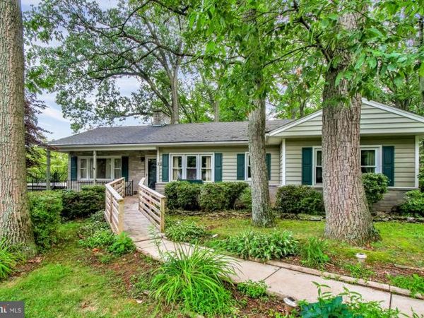 25 CHARLES AVENUE, STEWARTSTOWN, PA 17363