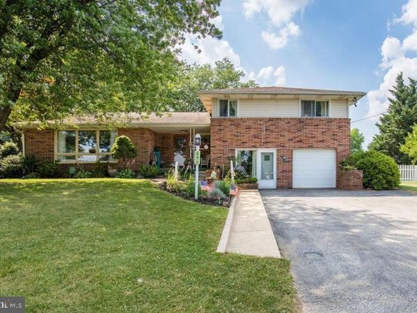690 S PLEASANT AVENUE, DALLASTOWN, PA 17313
