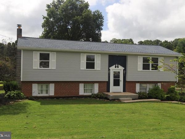 8 SPRINGWOOD AVENUE, STEWARTSTOWN, PA 17363