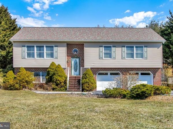 40 KENLEE CIRCLE, HANOVER, PA 17331