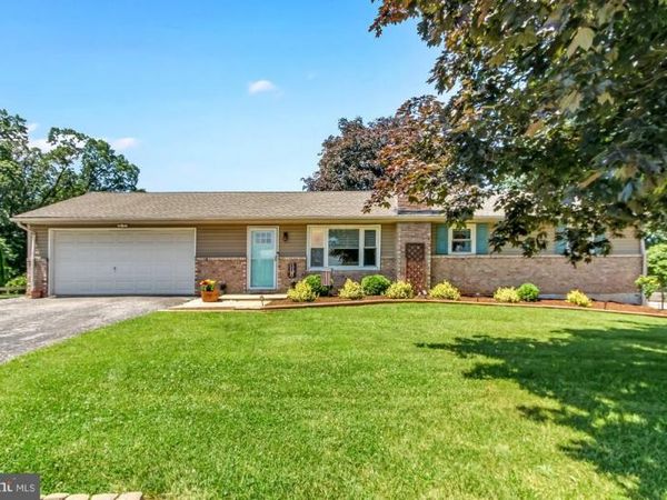 40 MASSA DRIVE, WINDSOR, PA 17366