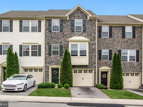 976 STONEHAVEN WAY, Unit 2, YORK, PA 17403