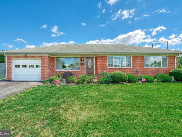 1 KENSINGTON DRIVE, CAMP HILL, PA 17011