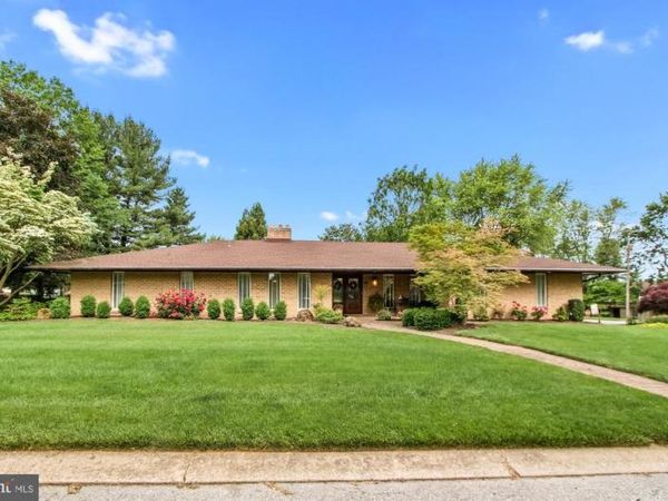 2210 DANDRIDGE DRIVE, YORK, PA 17403