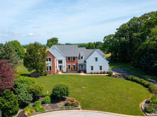 445 CHESTNUT LANE, YORK, PA 17403