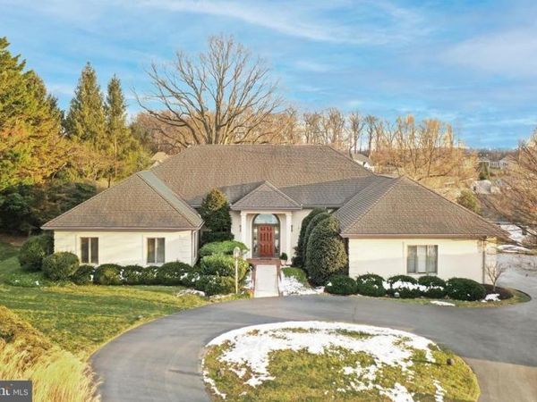 900 LEEWARD COURT, YORK, PA 17403