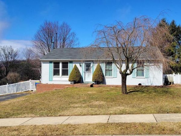 21 SCARBOROUGH FARE, STEWARTSTOWN, PA 17363