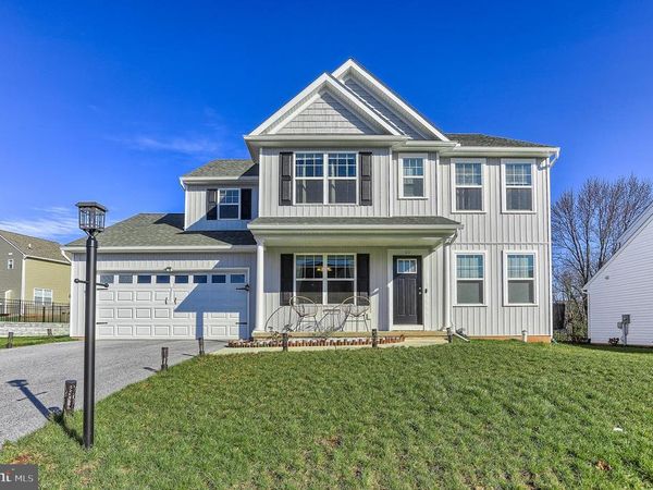60 JENNIFER ROAD, YORK, PA 17404