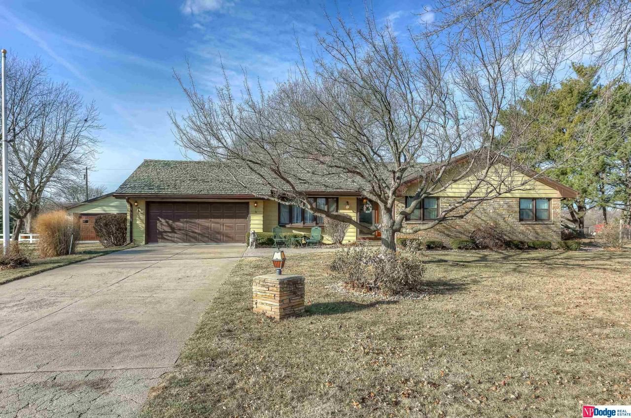 10610 Earl Avenue, Bennington, NE 68007