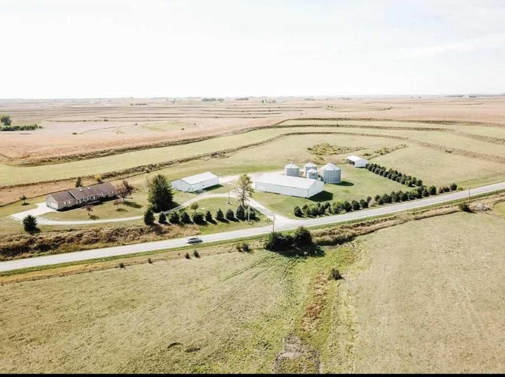 33297 BROTHERS Avenue, SILVER CITY, IA 51571