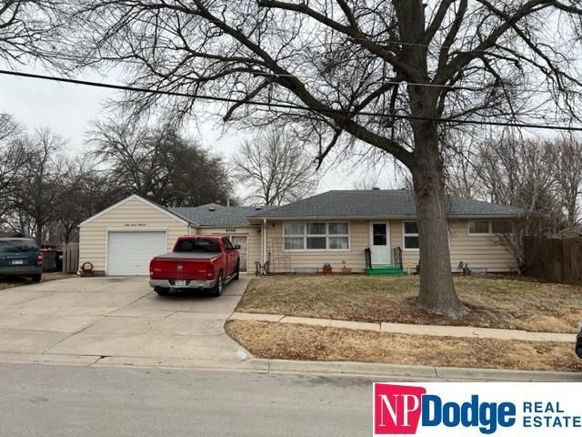 6700 Gladstone Street, Lincoln, NE 68507