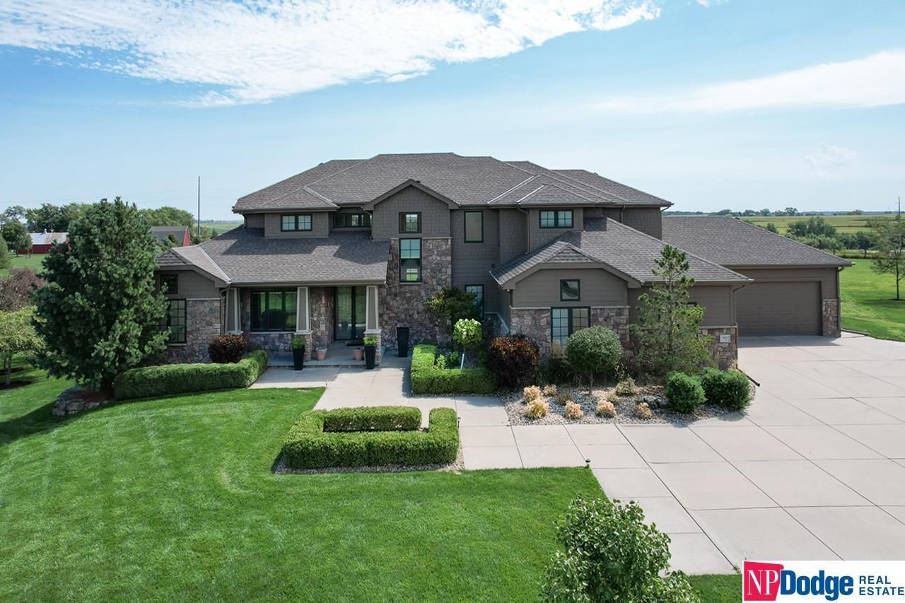 7717 N 207 Circle, Omaha, NE 68022