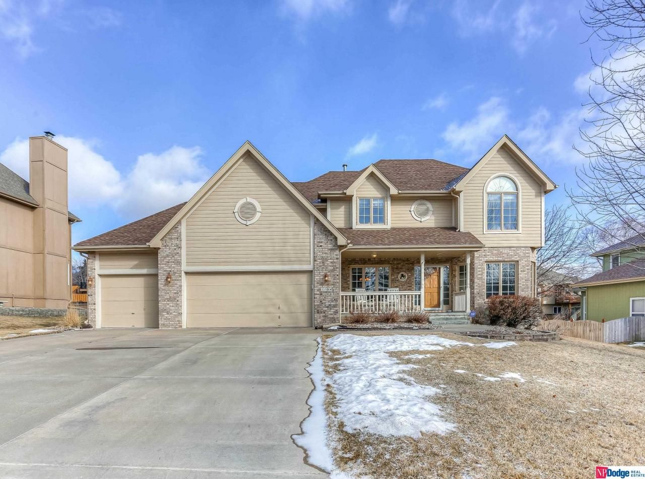 1104 E Cary Street, Papillion, NE 68046