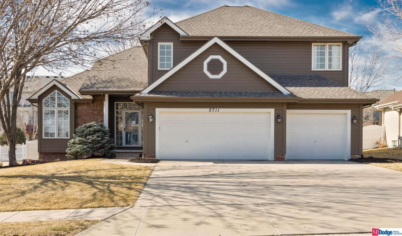 2711 Leigh Lane, Papillion, NE 68133