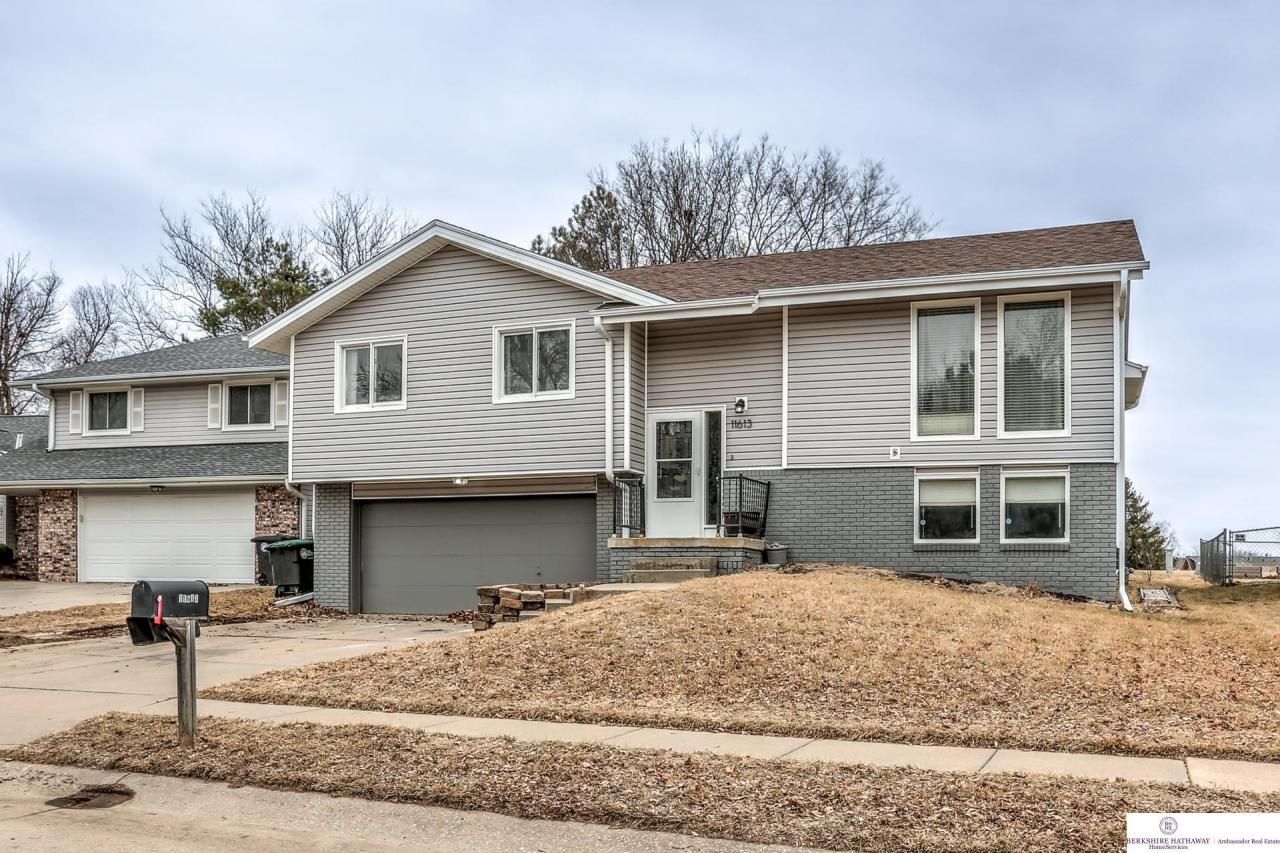 11613 Rambleridge Road, Omaha, NE 68164