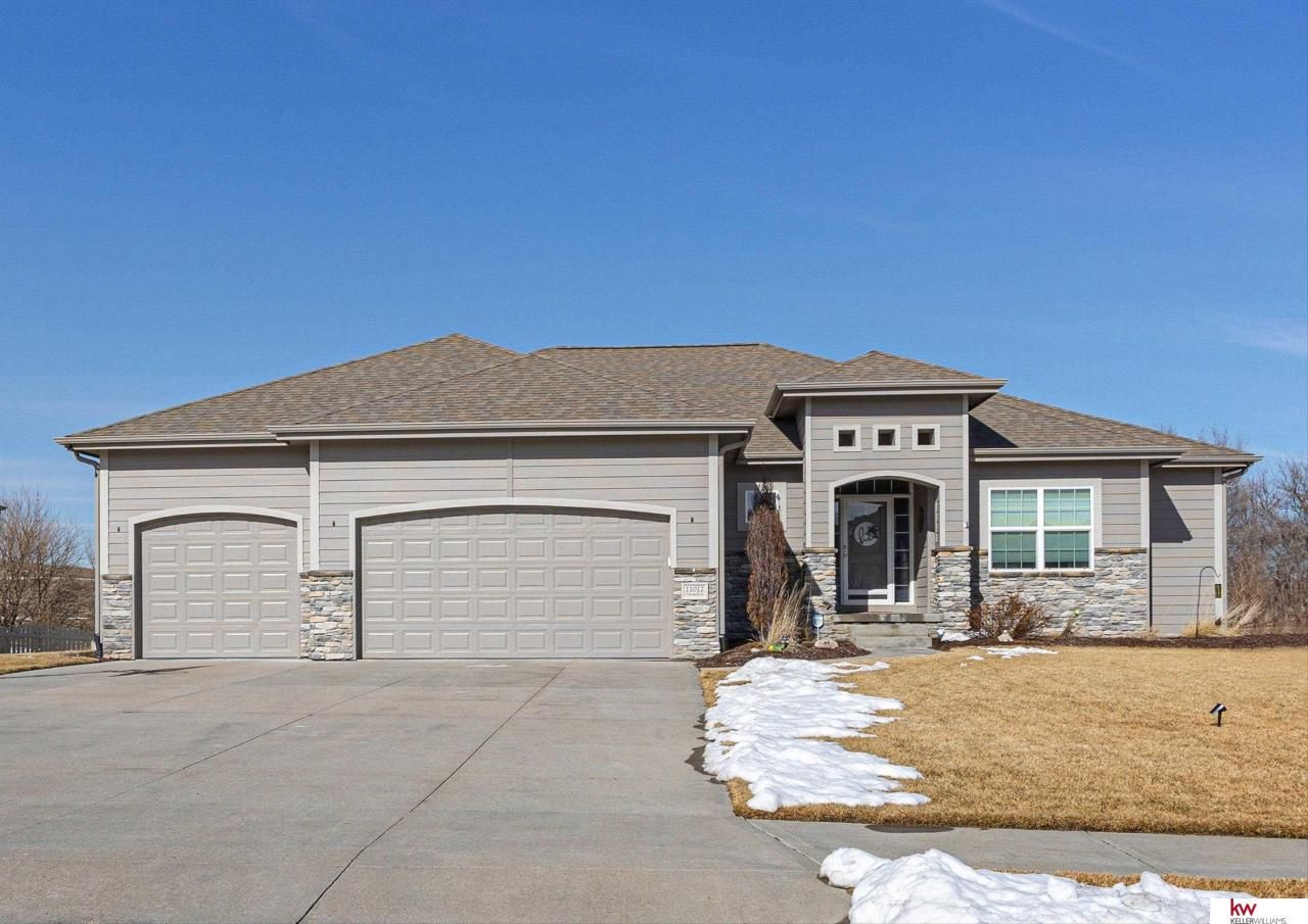 11012 Edward Street, Papillion, NE 68046