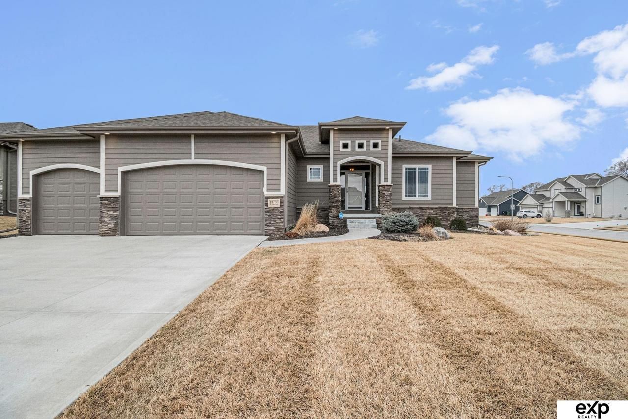 13706 S 49 Street, Papillion, NE 68133